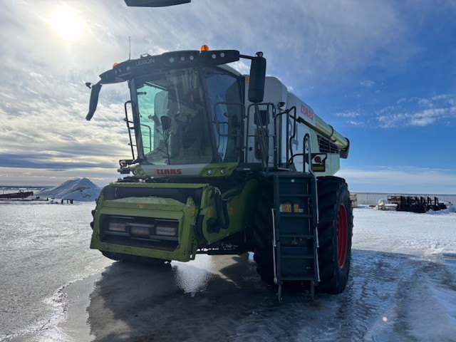 2023 CLAAS 8700 Combine