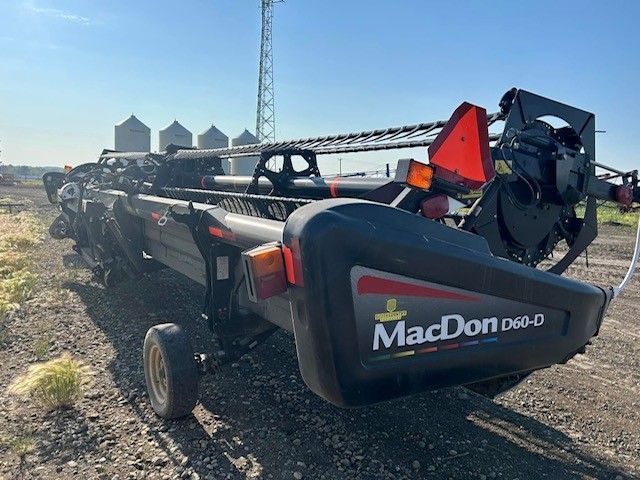 2012 MacDon D60-40 Header Combine