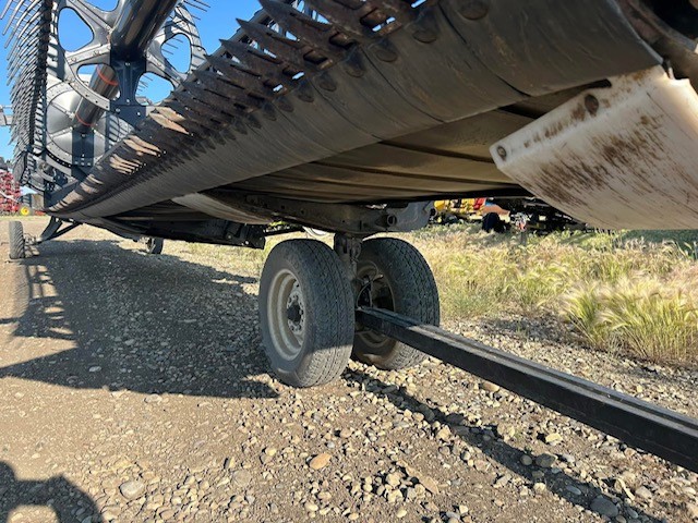 2012 MacDon D60-40 Header Combine