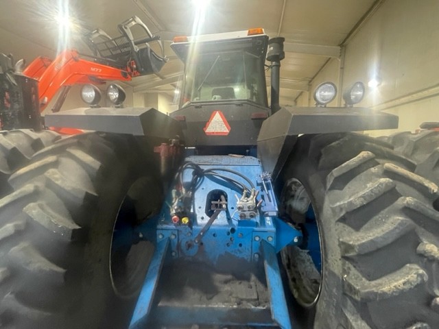 1990 Versatile 876 Tractor