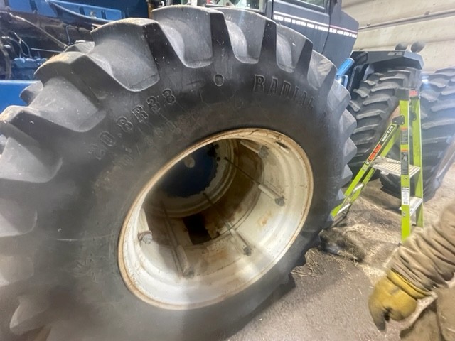 1990 Versatile 876 Tractor