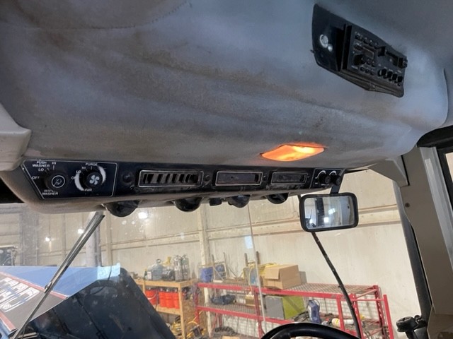 1990 Versatile 876 Tractor