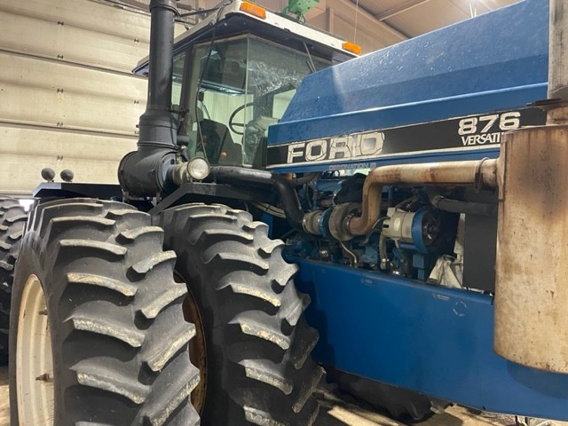 1990 Versatile 876 Tractor