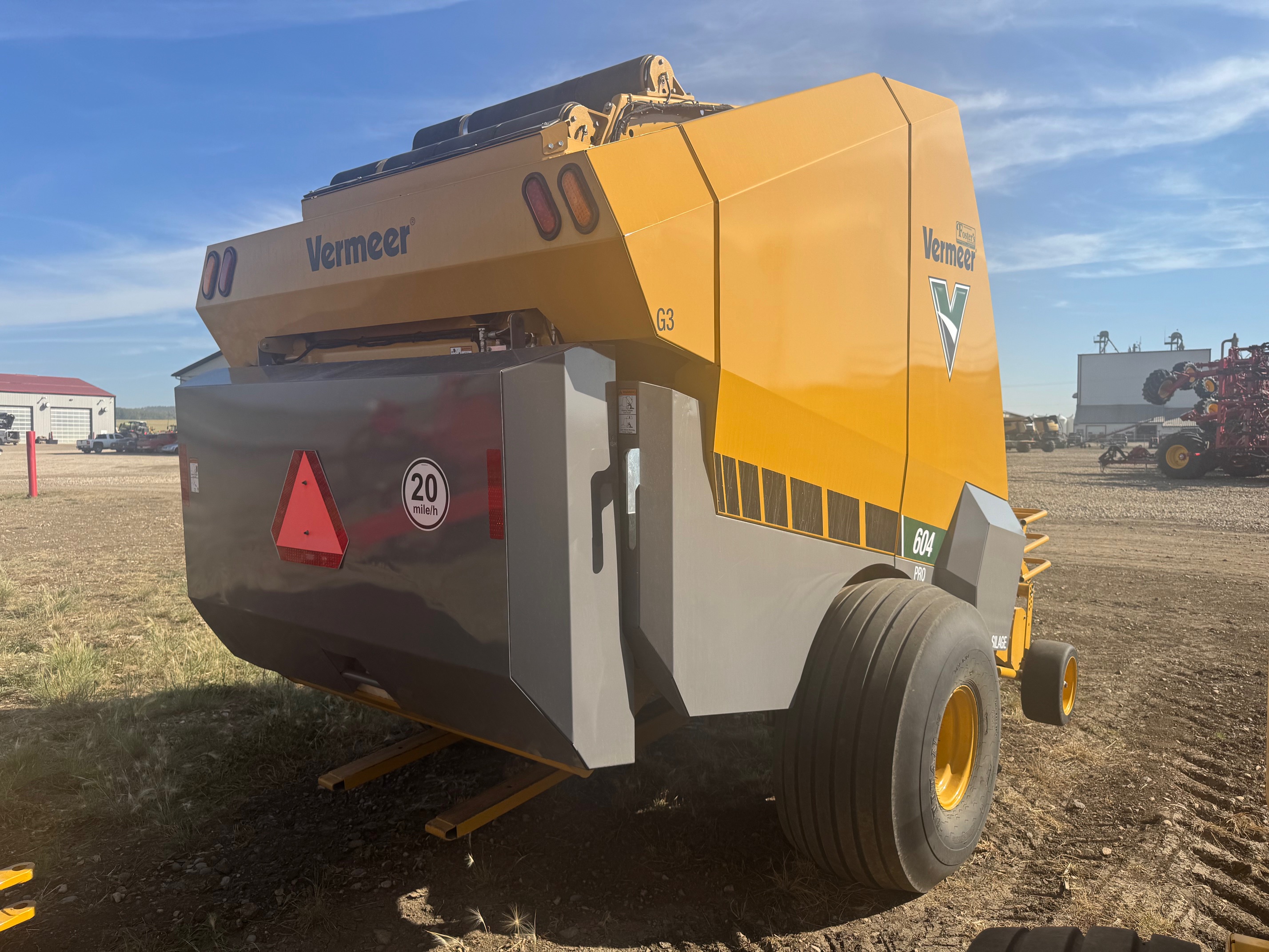2022 Vermeer 604 Pro Baler/Round