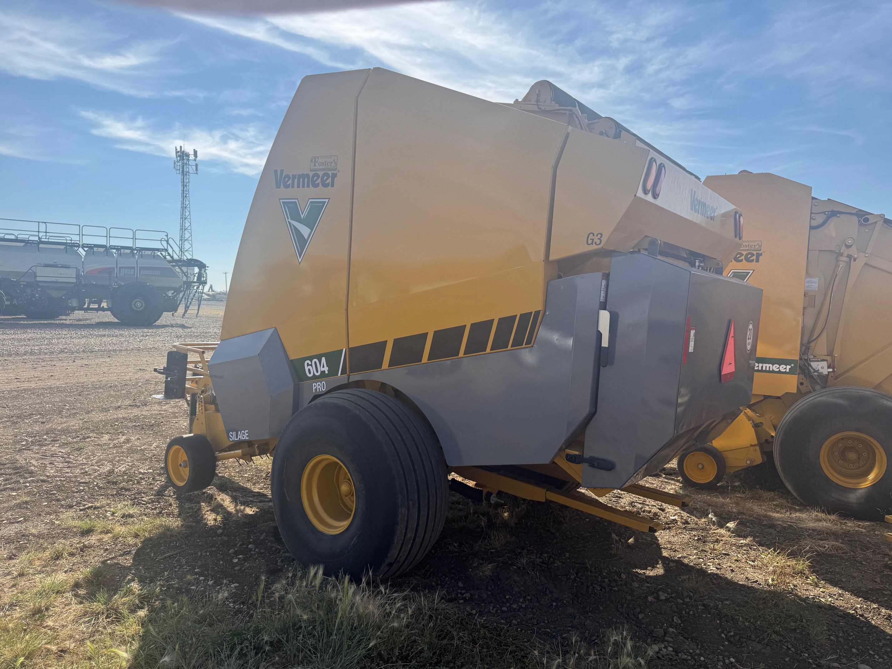 2022 Vermeer 604 Pro Baler/Round