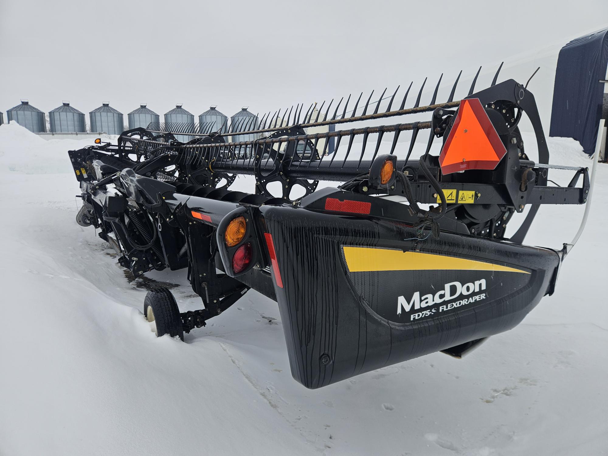 2013 MacDon FD75-35 Header Combine