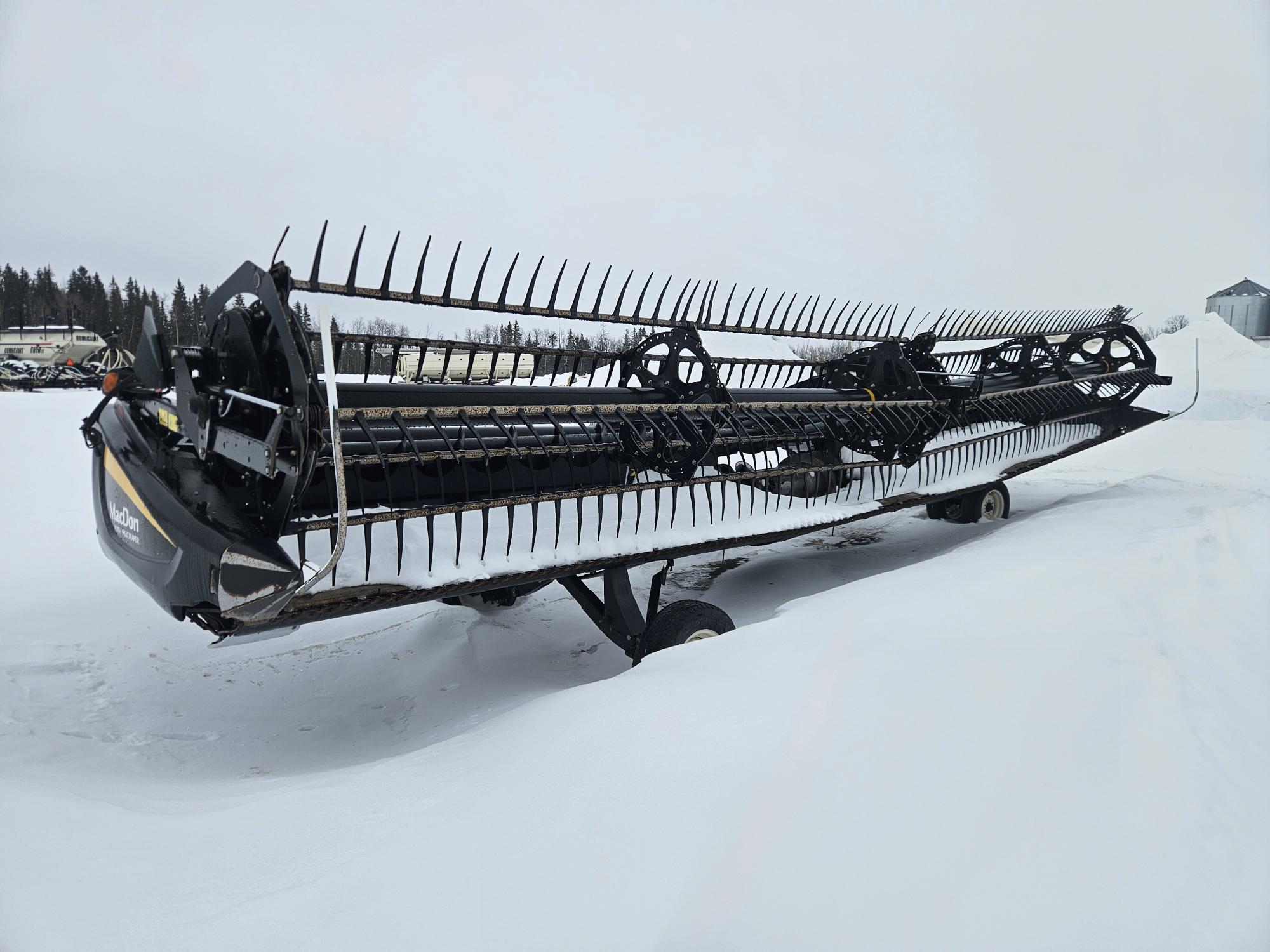 2013 MacDon FD75-35 Header Combine