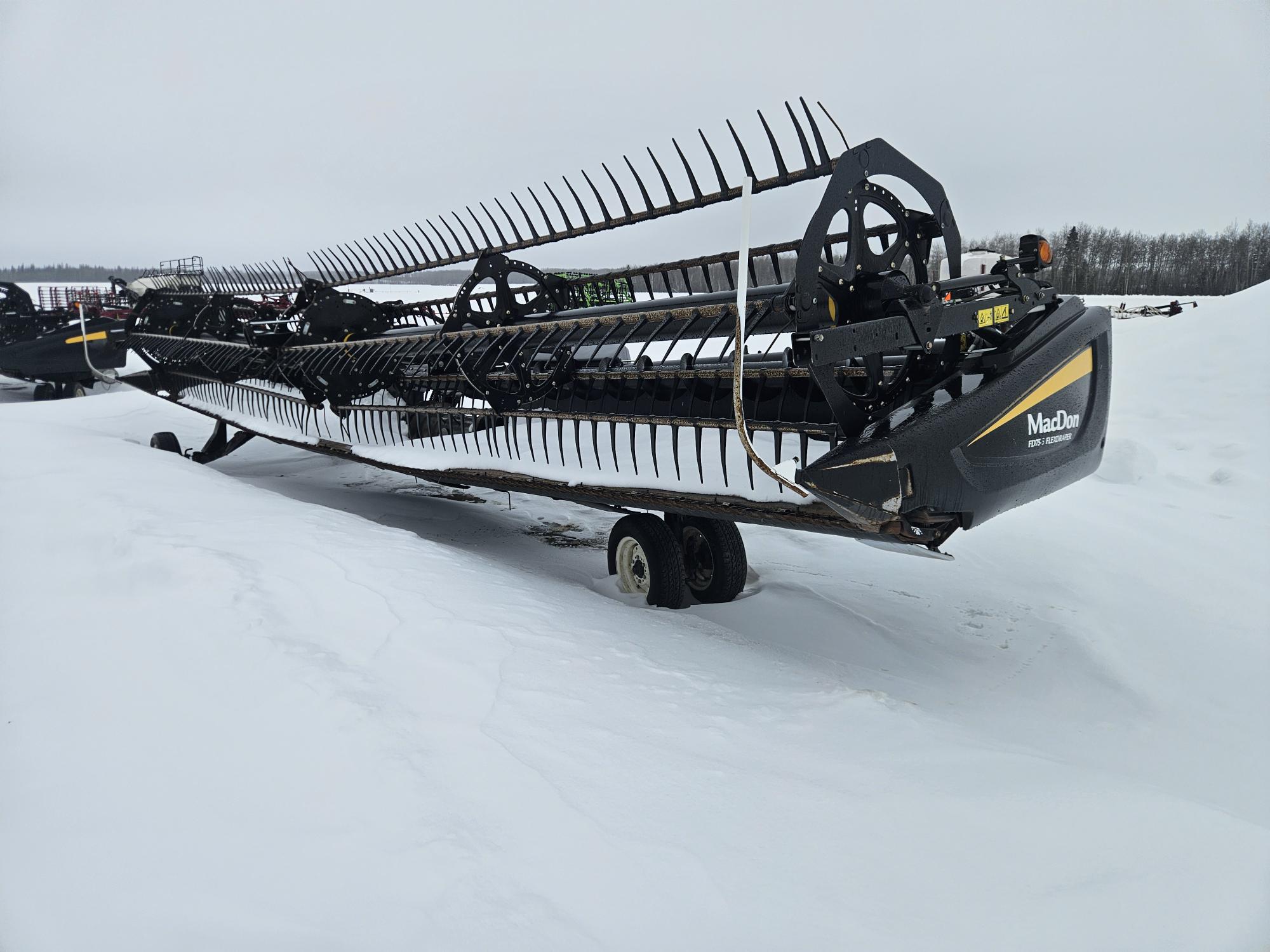 2013 MacDon FD75-35 Header Combine