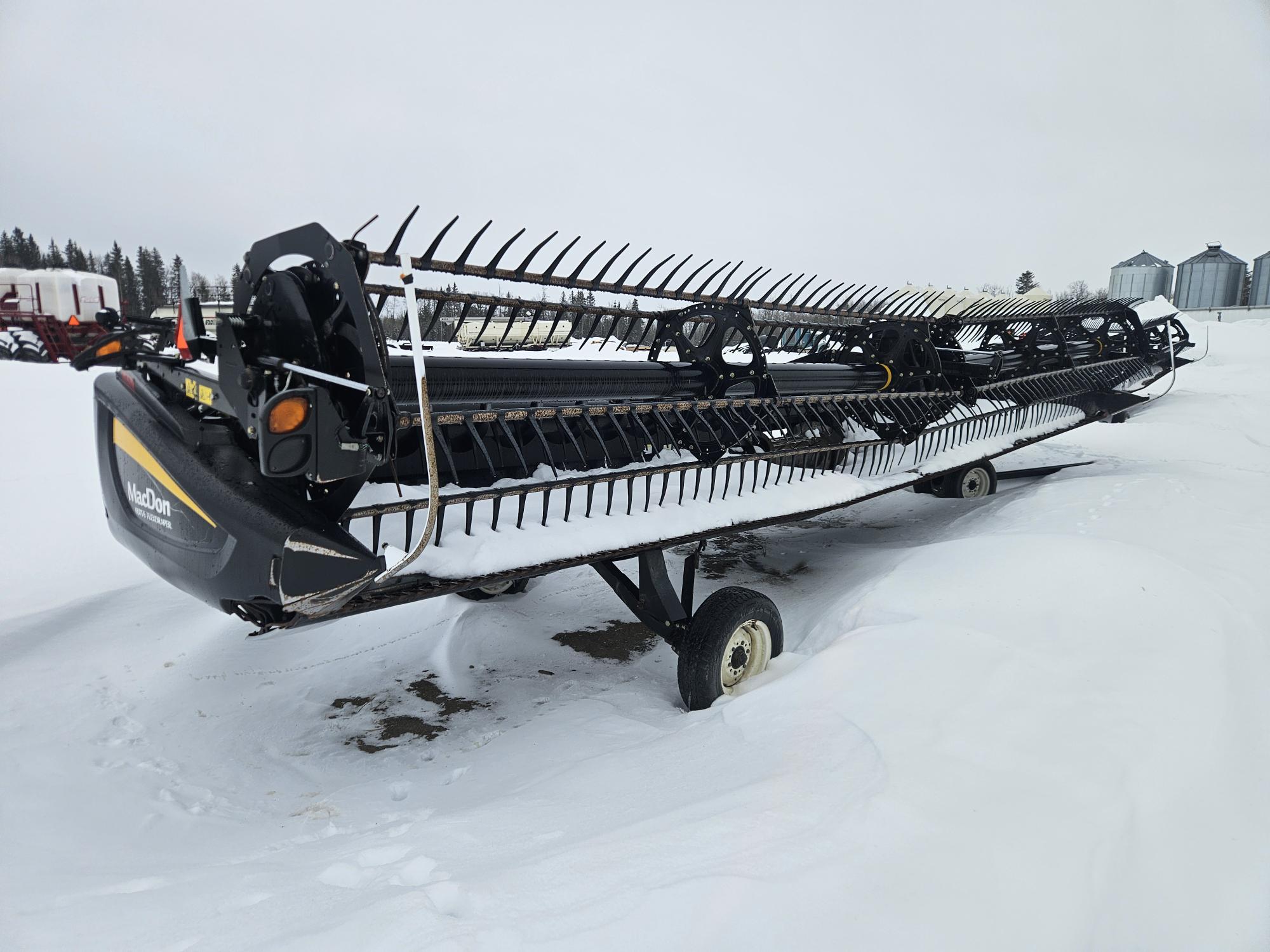 2017 MacDon FD75-35 Header Combine