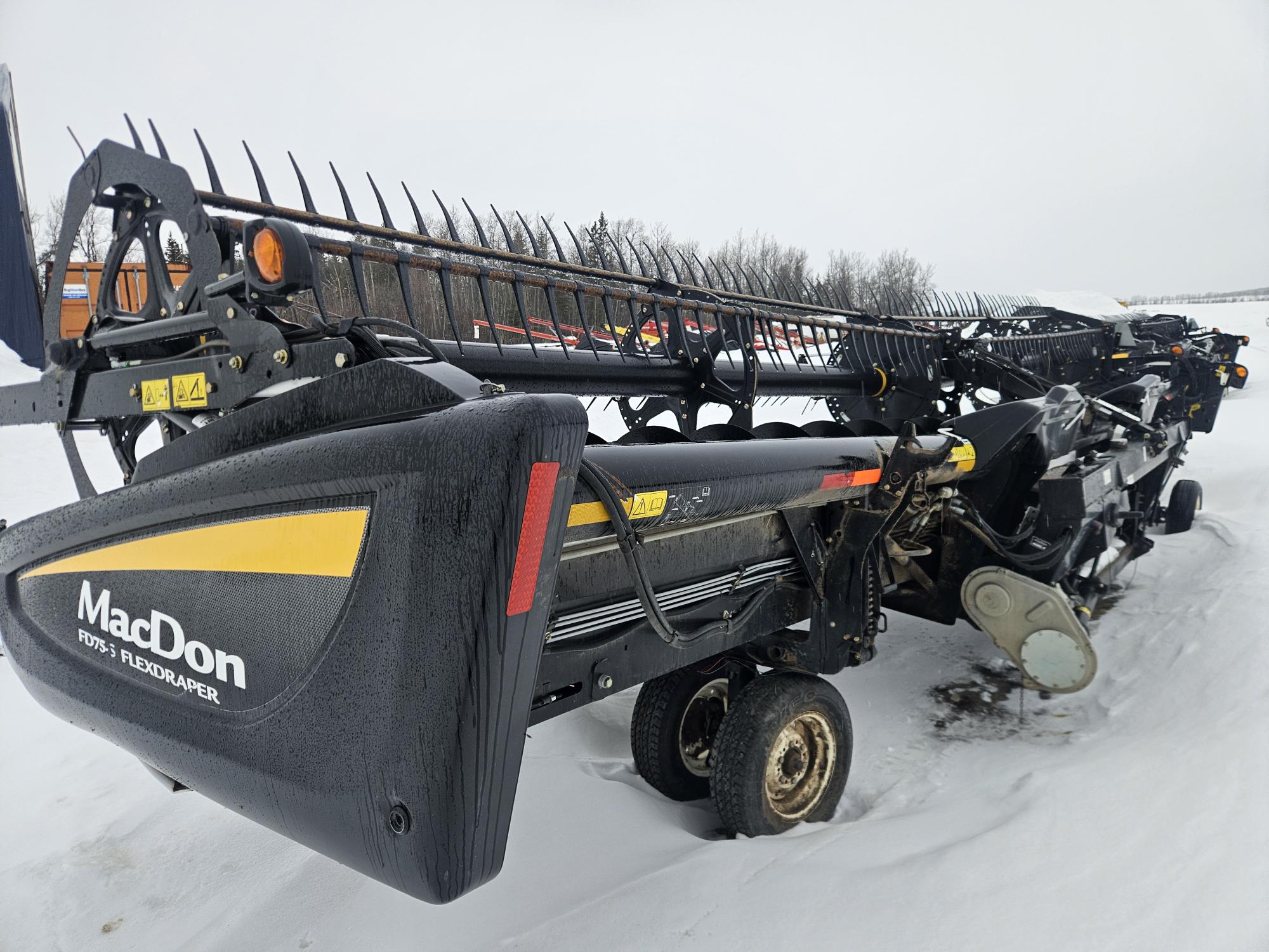 2017 MacDon FD75-35 Header Combine