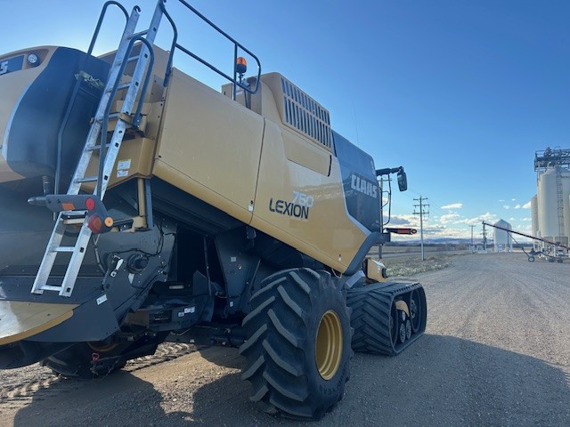 2011 CLAAS 760TT Combine