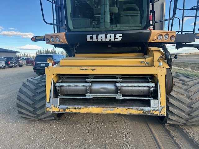 2011 CLAAS 760TT Combine