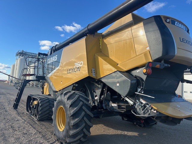 2011 CLAAS 760TT Combine