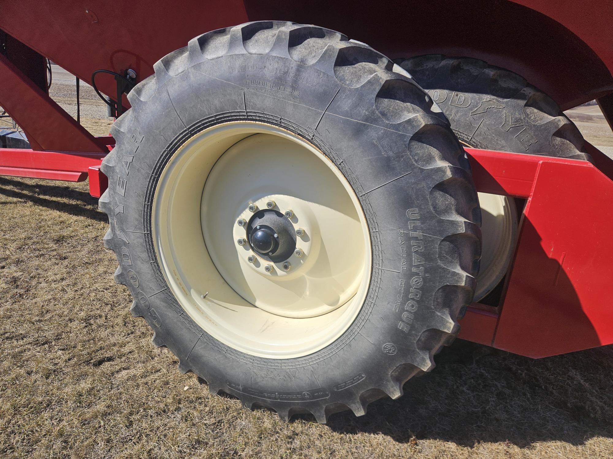 2011 J&M 1326 Grain Cart