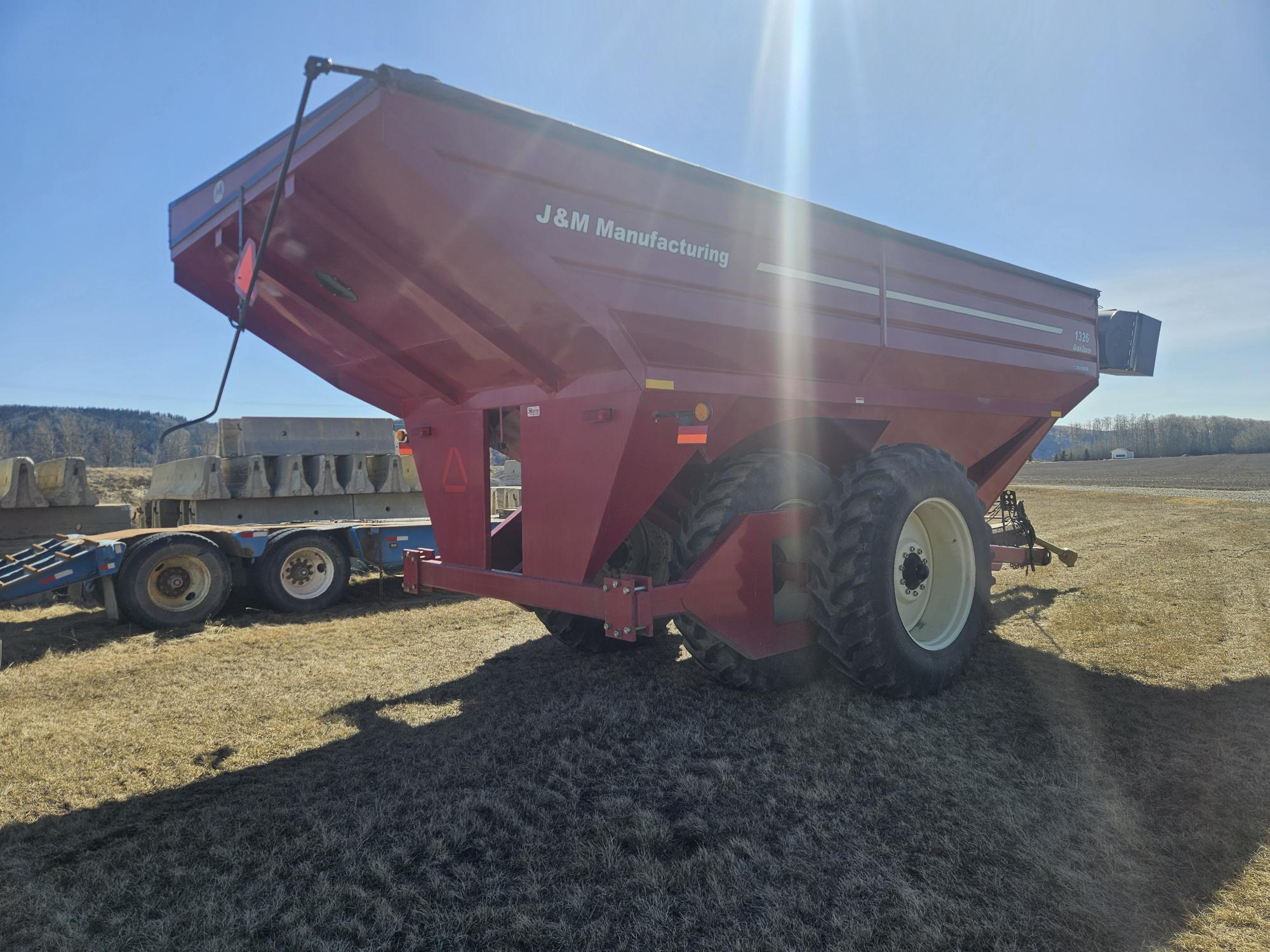 2011 J&M 1326 Grain Cart