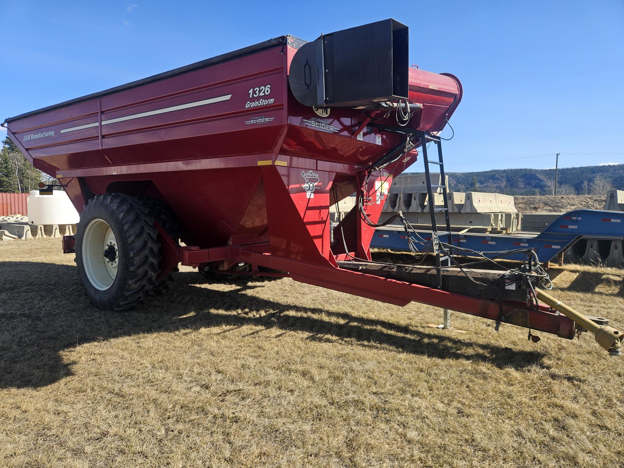 2011 J&M 1326 Grain Cart