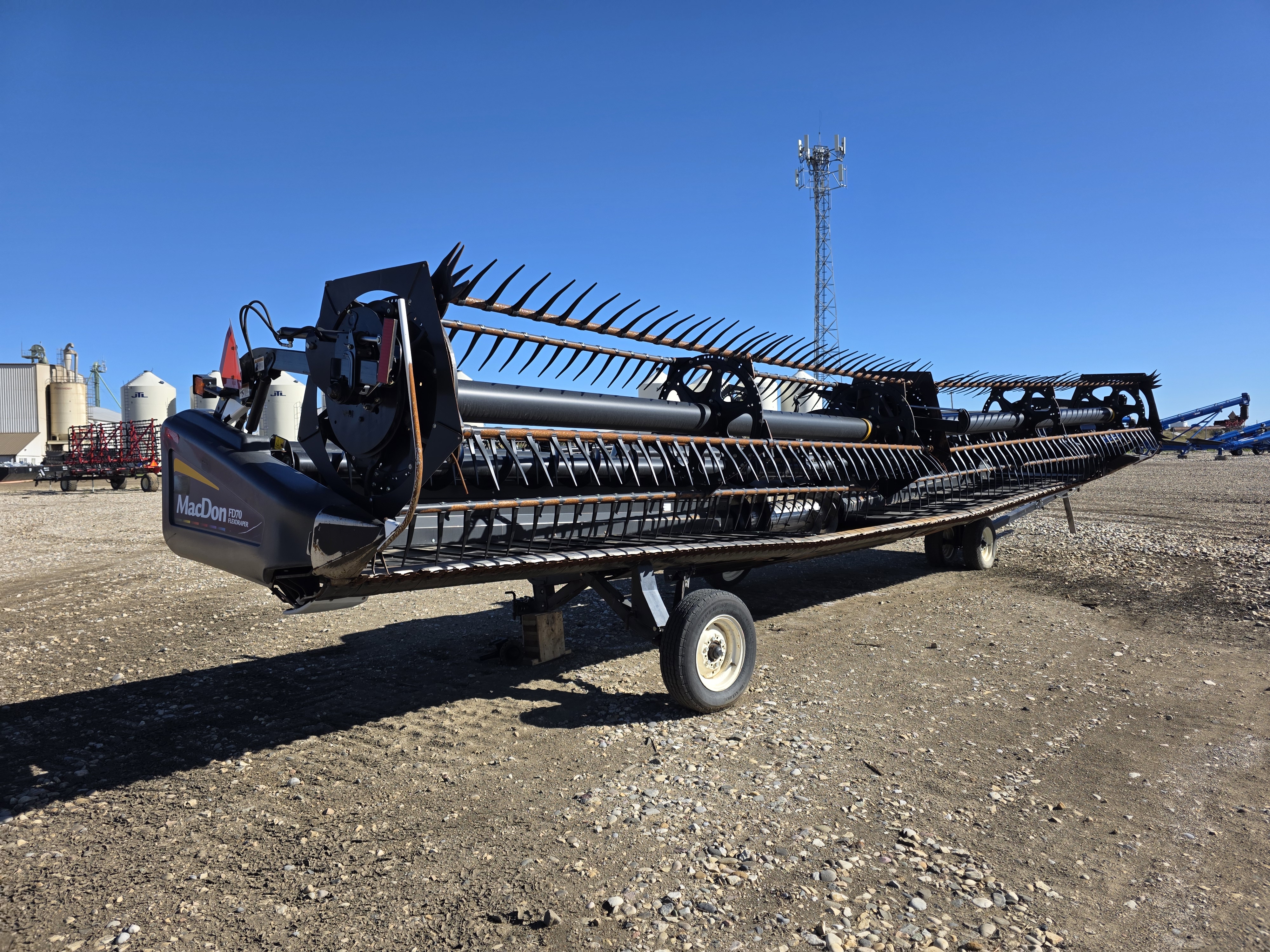 2011 MacDon FD70-35 Header Combine