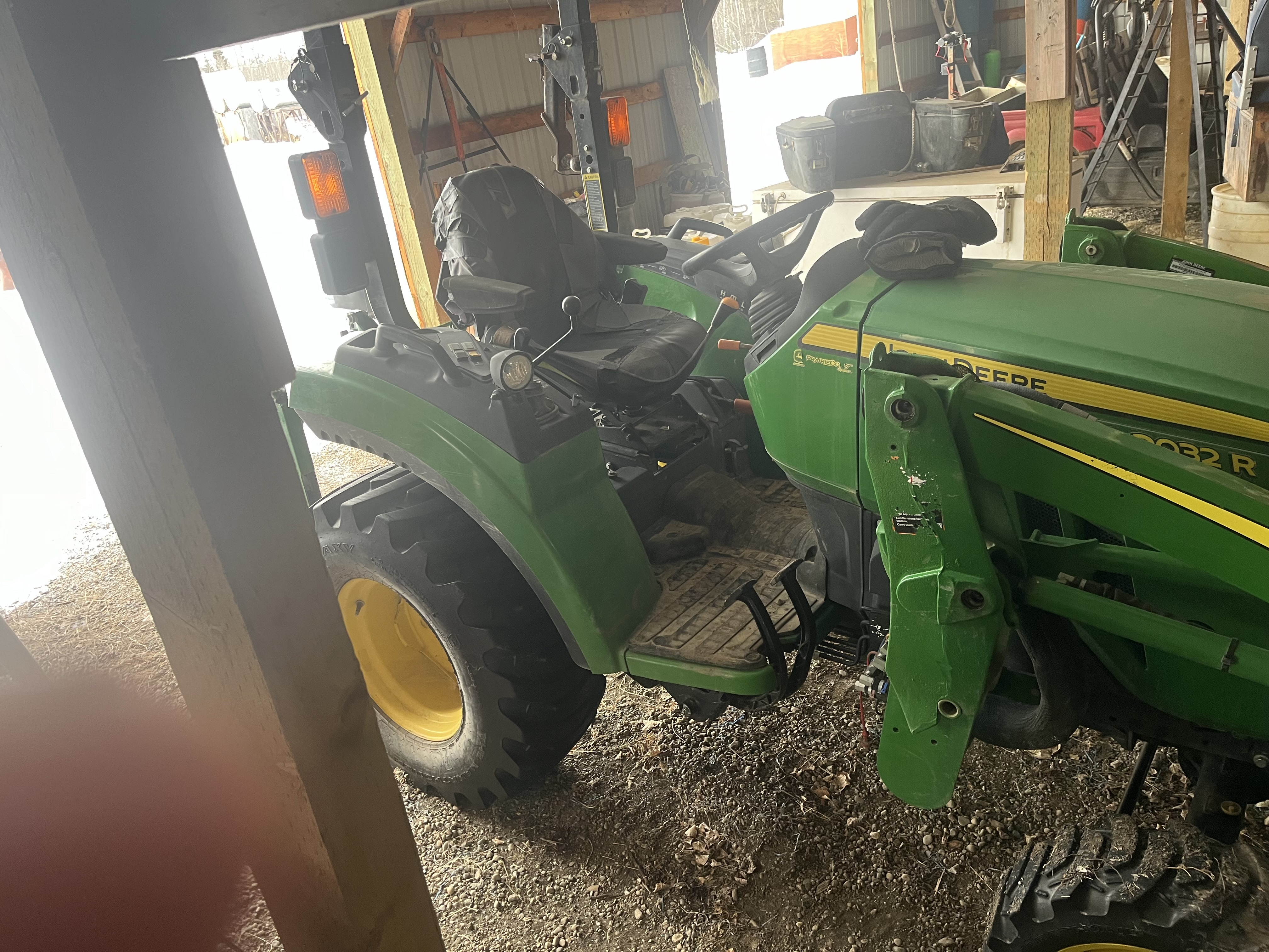 2018 John Deere 2032R Tractor