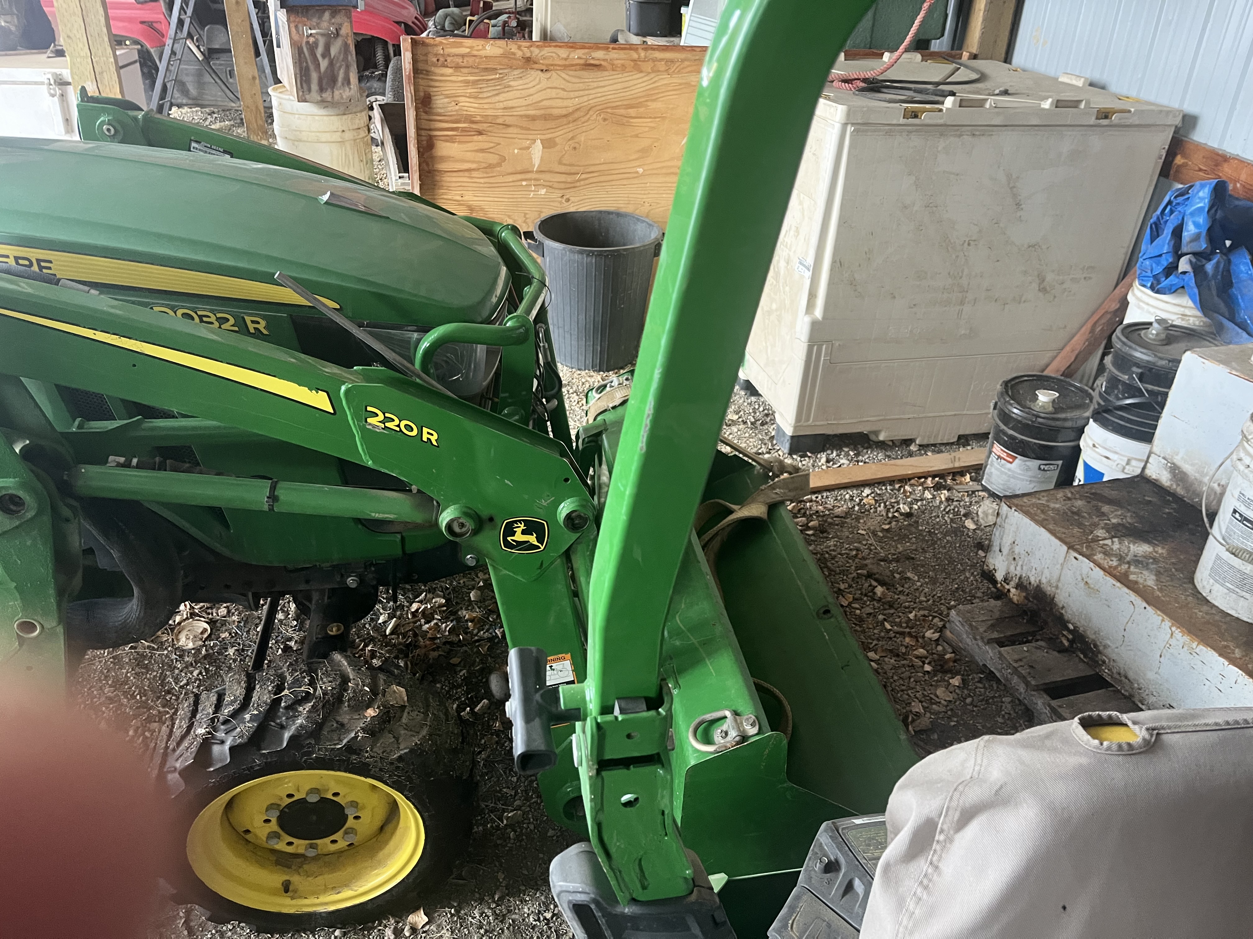 2018 John Deere 2032R Tractor
