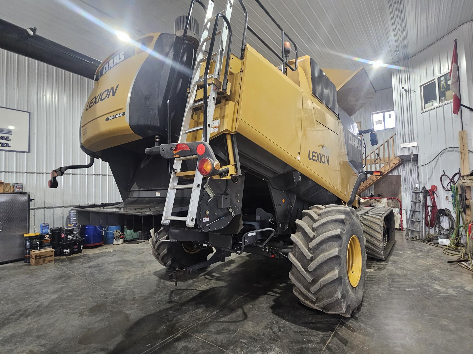 2011 CLAAS 760TT Combine