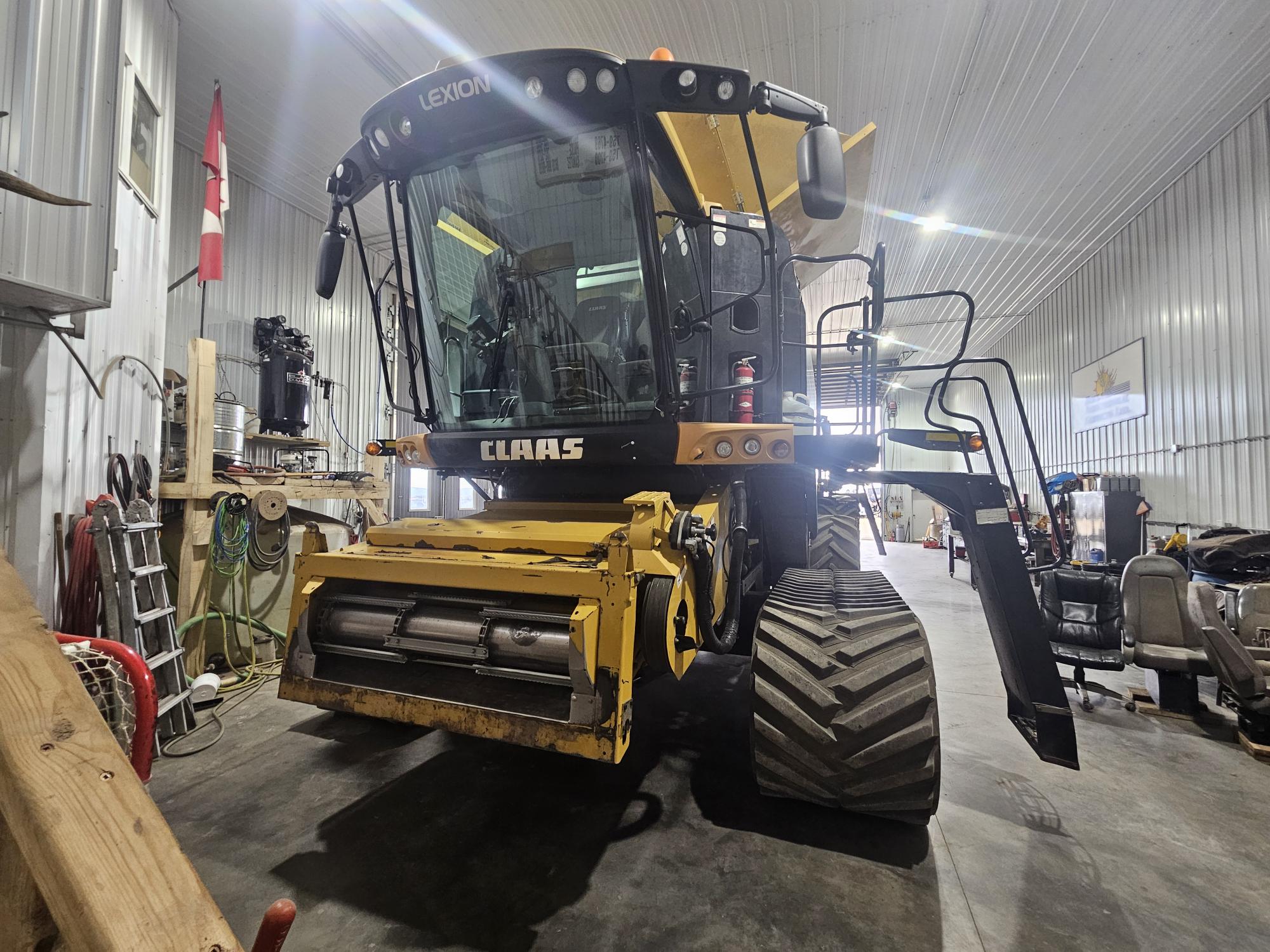 2011 CLAAS 760TT Combine