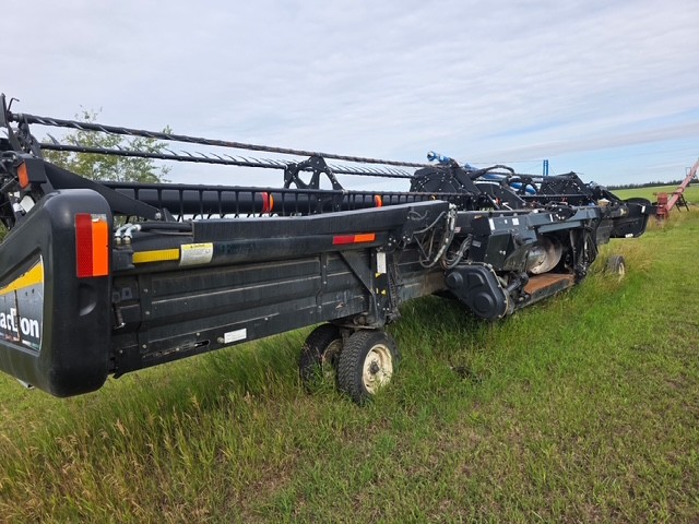 2009 MacDon D60-35 Header Combine