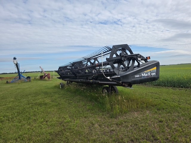 2009 MacDon D60-35 Header Combine