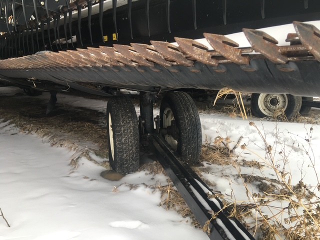 2014 MacDon D65-35 Header Combine