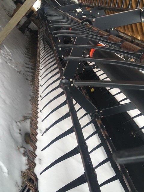 2014 MacDon D65-35 Header Combine