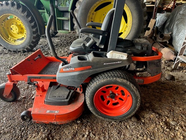 2016 Kubota Z125S Mower/Zero Turn