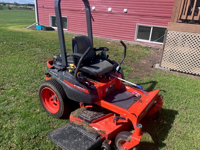 2015 Kubota Z125S Mower/Zero Turn