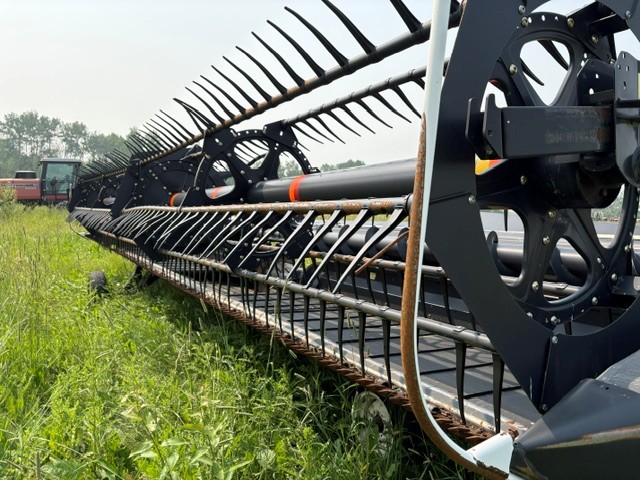2012 MacDon D60-30 Header Combine