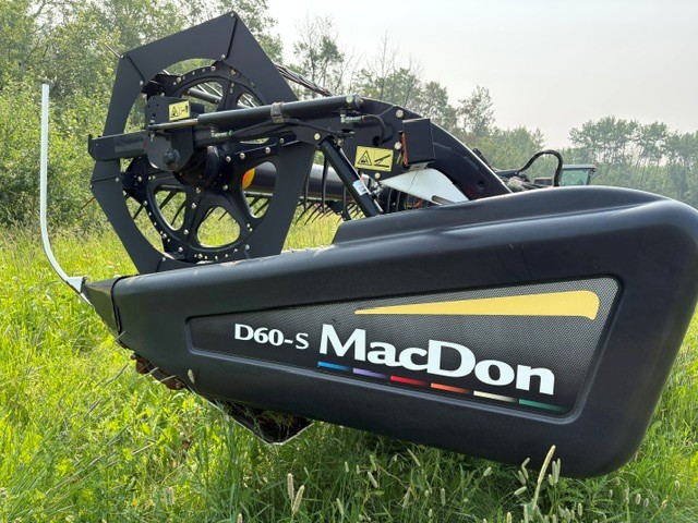 2012 MacDon D60-30 Header Combine