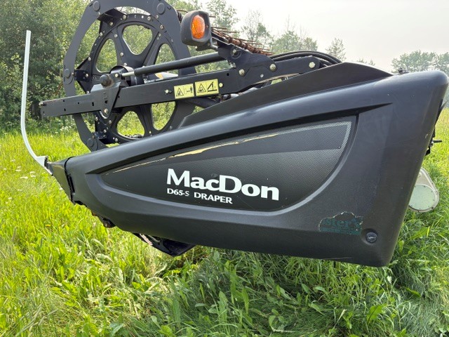 2014 MacDon D65-30 Header Combine