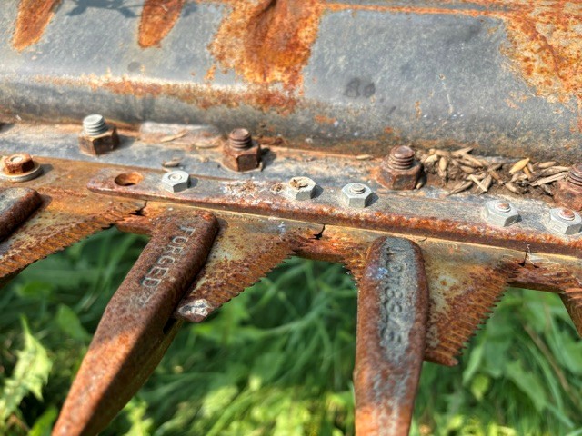 2014 MacDon D65-30 Header Combine