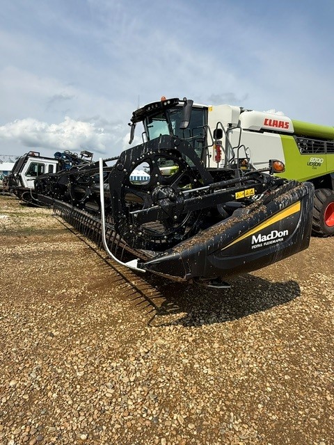 2016 MacDon FD75-35 Header Combine