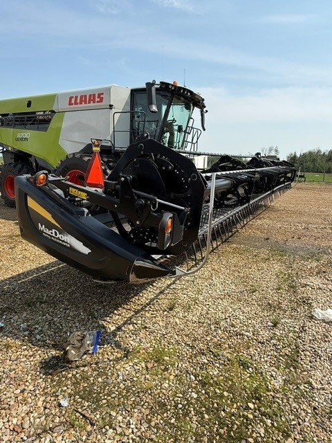 2016 MacDon FD75-35 Header Combine