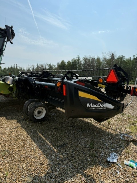 2016 MacDon FD75-35 Header Combine