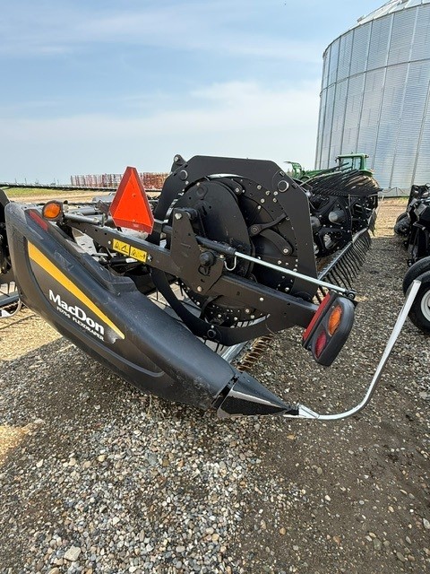 2017 MacDon FD75-35 Header Combine