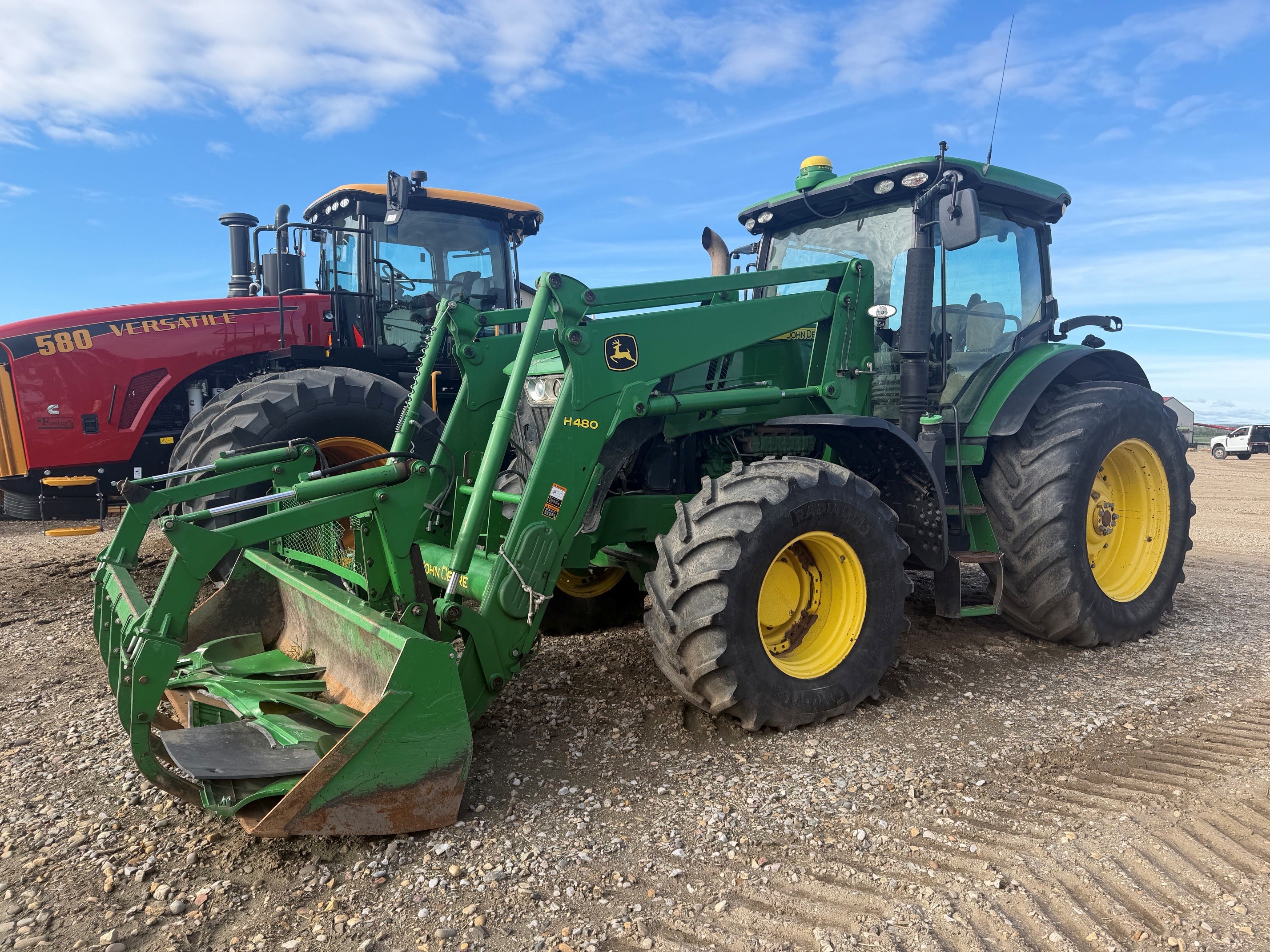 2011 John Deere 7215R Tractor