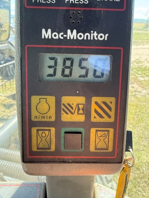 2001 MacDon 2952 Swather