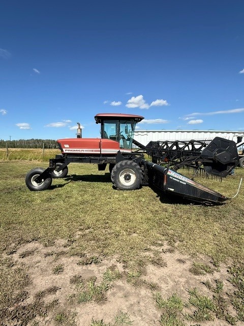 2001 MacDon 2952 Swather