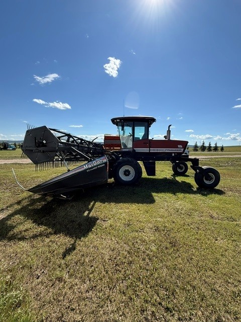 2001 MacDon 2952 Swather