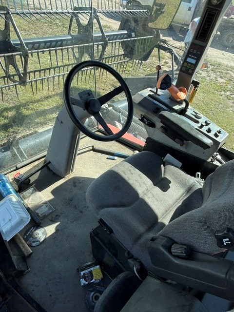 2001 MacDon 2952 Swather