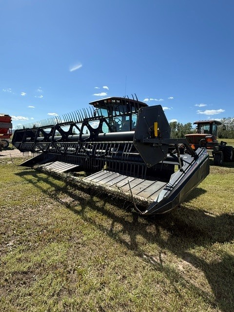 2001 MacDon 2952 Swather
