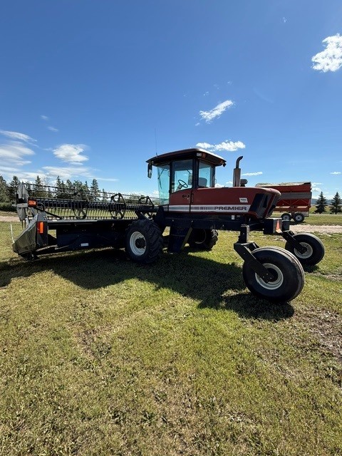 2001 MacDon 2952 Swather