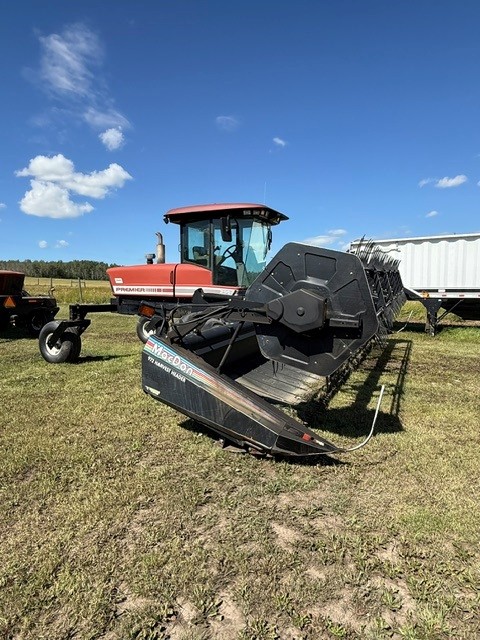 2001 MacDon 2952 Swather
