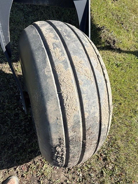 2001 MacDon 2952 Swather