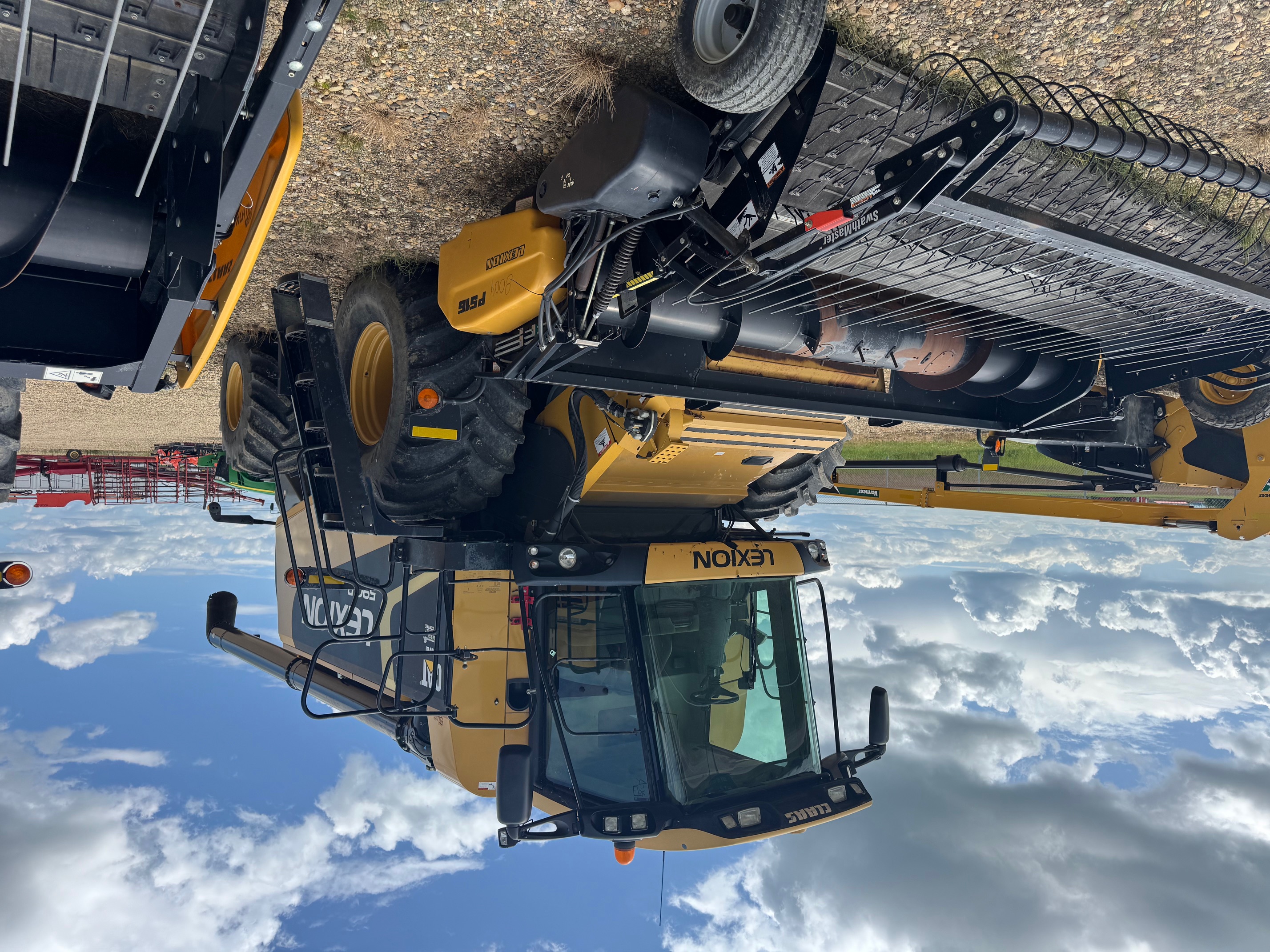 2008 CLAAS 590R Combine