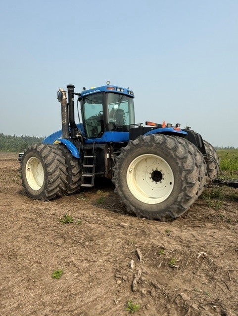 2009 New Holland T9040 Tractor